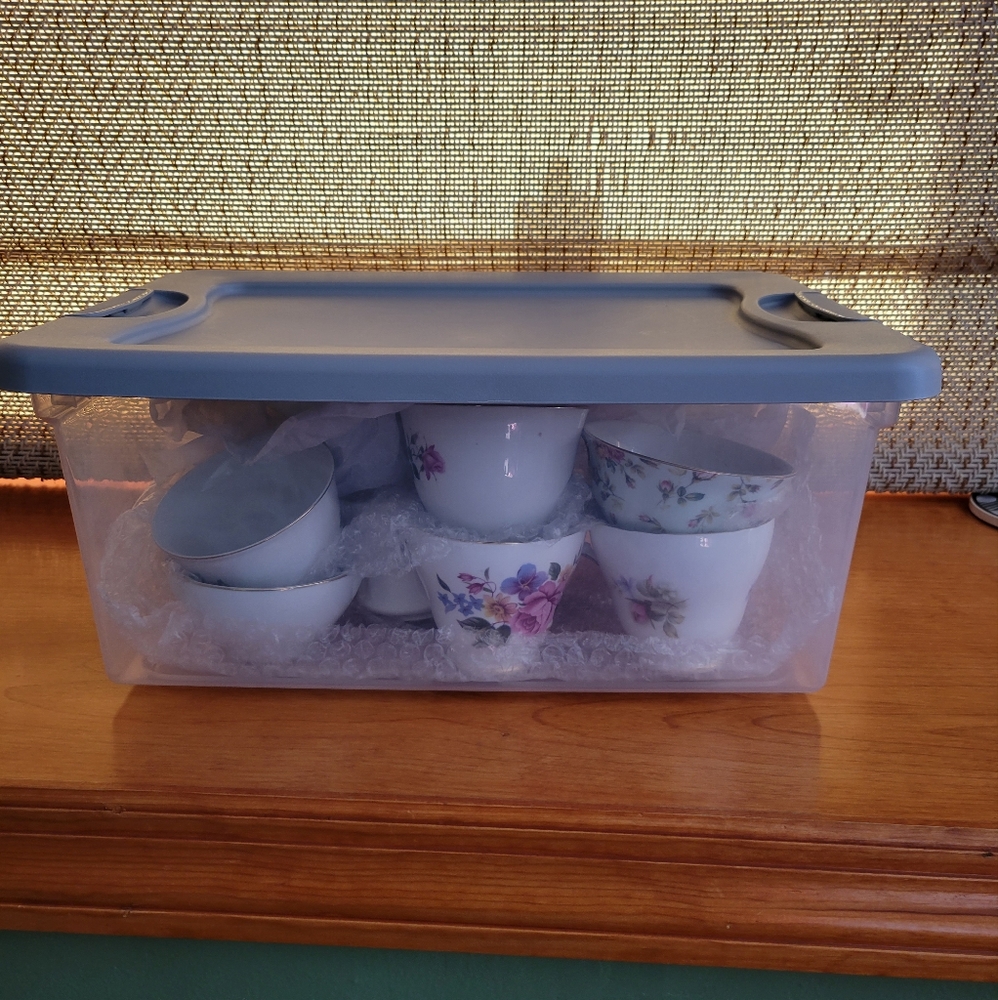 Tea cups - Picture 3 of 3
